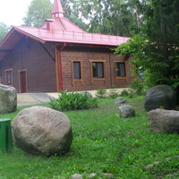 Валуны возле кафе "Лесная Сказка" в национальном парке "Беловежская пуща"