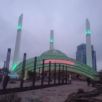 Мечеть Аймани Кадыровой (Сердце матери) с вечерней подсветкой