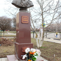 Памятник адмиралу Ушакову.