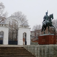 Памятник Дуровой Н.А.