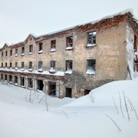 здание в бывшем жилом микрорайоне Рудник в Воркуте.
