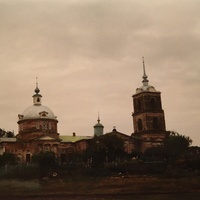 Храм Трёх Святителей в стадии возрождения 1994г.