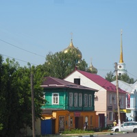 Улица Коммуны  у  Рождество-Богородицкого мужского монастыря