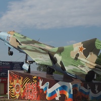 Памятник авиаторам, МИГ-23