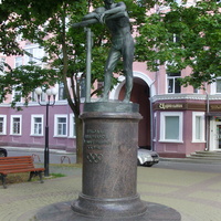Памятник семикратному олимпийскому чемпиону гимнасту Николаю Андрианову в Андриановском сквере