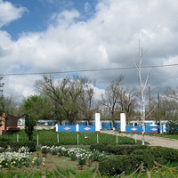 Вид от ул.Ленина в направлении двора и гаражей администраций СХП "Родина" и с.Елизаветиснкого.
