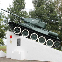 Памятник экипажу танка Т-34 Н.А. Зиновьева