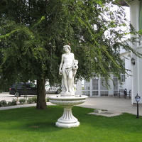 Мужская скульптура в Приморском парке.