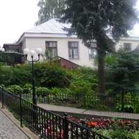Станция юных натуралистов «Патриарший сад». Административное здание у входа