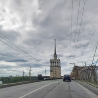 Здание-башня со шпилем на Камской ГЭС