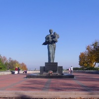 Братская могила и памятник воинам, которые погибли во время освобождения Канева.