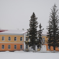 Памятник Ленину у райкома