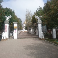 Вход в Петропавловский храмовый комплекс на Боргустанском шоссе