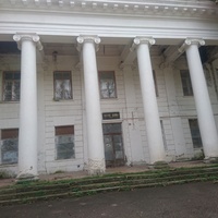 Нижние минеральные ванны на Воронцовской аллее Курортного парка, 1902 года постройки, с 1993 года, здание является законсервированным.
