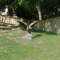 Скульптура "Орёл" в Нижней части Курортного парка у чугунного павильона источника №17