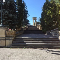 Каскадная лестница у выхода из Курортного парка на Театральную площадь