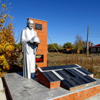 Мемориал- братская могила ВОВ