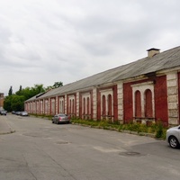 Конюшни бывшего Юнкерского кавалерийского училища построенного 1848-55 годах.