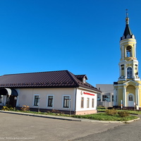 Черкутино, музей М.М. Сперанского, справа колокольня церкви  Рождества Пресвятой Богородицы