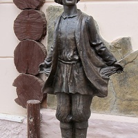 Подвижная скульптура  Ванька-встанька  (ул.Привокзальная)