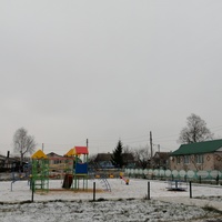 Детская площадка в деревне Стрелецкая.
