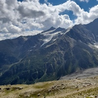 Вид на горы с поляны Чегет