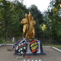 Памятник павшим советским воинам. Деревня Бельдяжки
