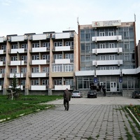 Ул.Академика Кролёва,3. Центральная часть здания межрегионального многопрофильного колледжа.