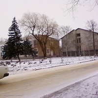 Школьный переулок. Вид на два корпуса СШ №8