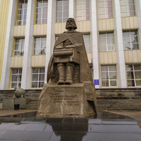 памятник автору «Слова о полку Игореве» , находится у библиотеки