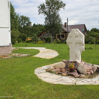 Памятник основателям храма, священнослужителям и жителям села, пострадавшим за веру во время гонений 30-40 -х годов XX в.