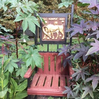 В дендропарке санатория "Виктория". Один из стульев скульптурной композиции «Площадь знаков зодиака».