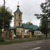 Старообрядческий храм Покрова Пресвятой Богородицы на перекрёстке улиц Фурманова и Оборонной