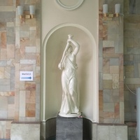 Скульптура в питьевой галерее источника №17 в Курортном парке