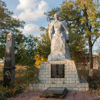 памятник в поселке Нагорный