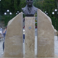 Каскадная лестница в Курортном парке после реконструкции. Новая часть. Памятник Ф.П. Гаазу - первооткрывателю минеральных источников Железноводска.