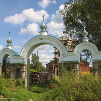 Ворота западной части ограды Троицкой церкви в Каменово
