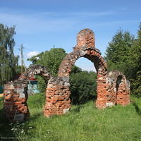 Мостцы, ворота ограды Введенской церкви