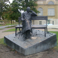 Памятник Сергею Михалкову у Бульвара Гагарина