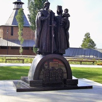 Памятник Дмитрию Донскому и княгине Евфросинии в Кремле