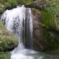 На Медовых водопадах в Малокарачавском районе Карачаево-Черкессии в ущелье долины реки Аликоновка. Водопад "Жемчужный"