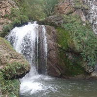 На Медовых водопадах в Малокарачавском районе Карачаево-Черкессии в ущелье долины реки Аликоновка. Водопад "Жемчужный"