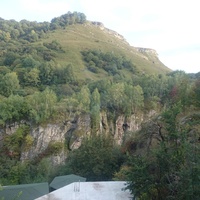 На Медовых водопадах в Малокарачавском районе Карачаево-Черкессии в ущелье долины реки Аликоновка.