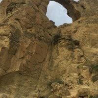 Гора Кольцо - мыс одного из отрогов Боргустанского хребта с крайней сквозной пещерой, по форме напоминает гигантское «кольцо» диаметром 8-10 м.