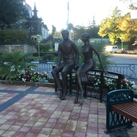 Скульптура "Влюблённая пара" на ул. Семашко около ж/д вокзала