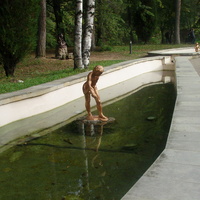 Каскад бассейнов со скульптурами детей в Нижней части Лечебно-курортного парка