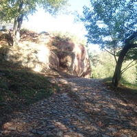 Национальный парк "Кисловодский". Красные камни в Средней части Лечебно-курортного парка.