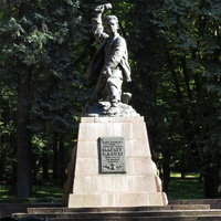 Памятник пионеру-Герою Марату Казею в Пионерском парке г. Минск