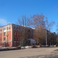 Бывшая рабочая казарма при Никольской мануфактуре Морозовых (1908 г. постройки) на ул. Бугрова