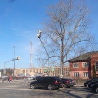 Вид с Каширского шоссе на площадь 30-летия Победы с Молодёжным центром "Победа" и памятником В.И. Ленину